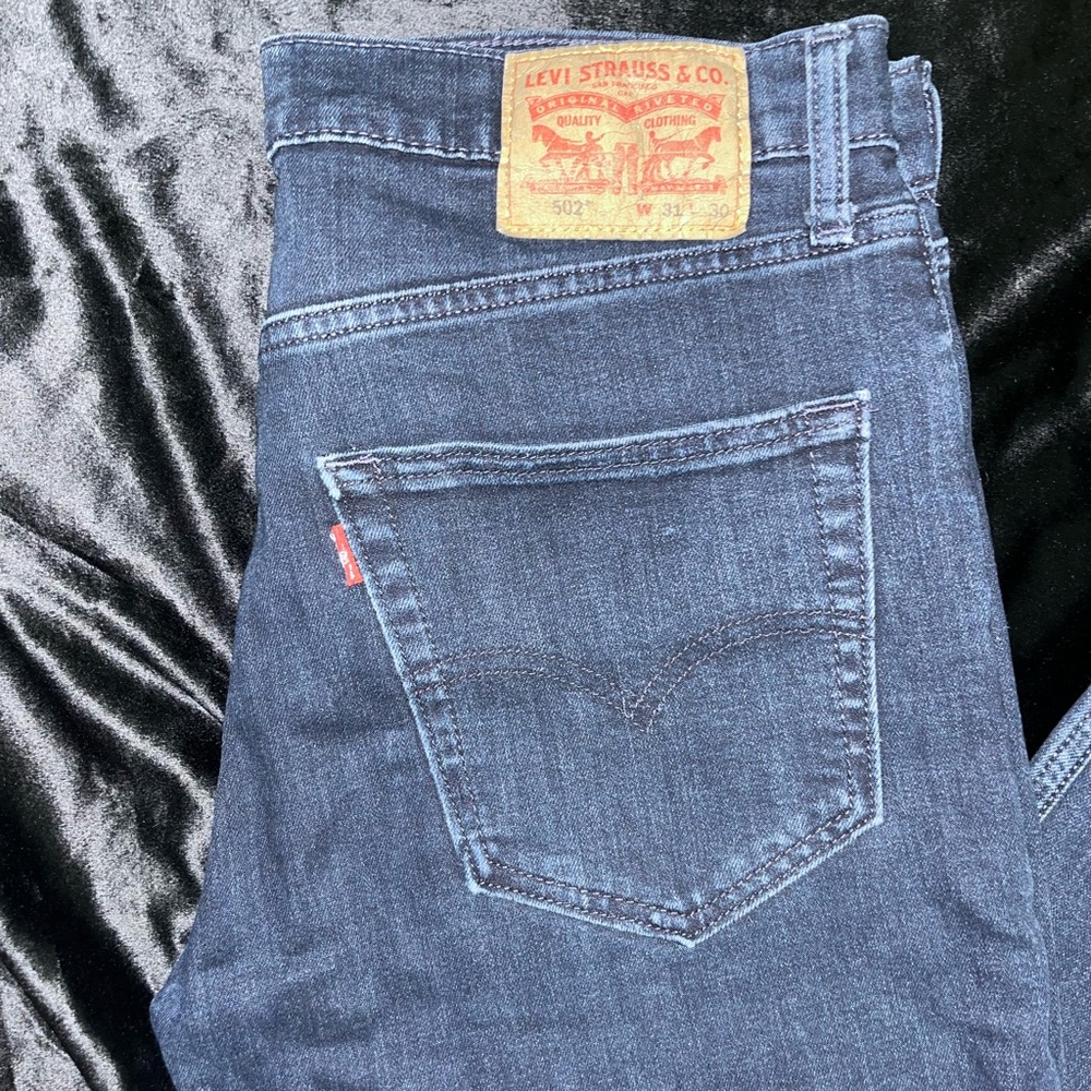 Mens Dark Wash Levi’s 502